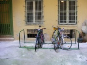 Előlről bringákkal