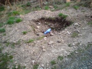 csak a hűlt helye van meg, meg egy eldobott vizespalack